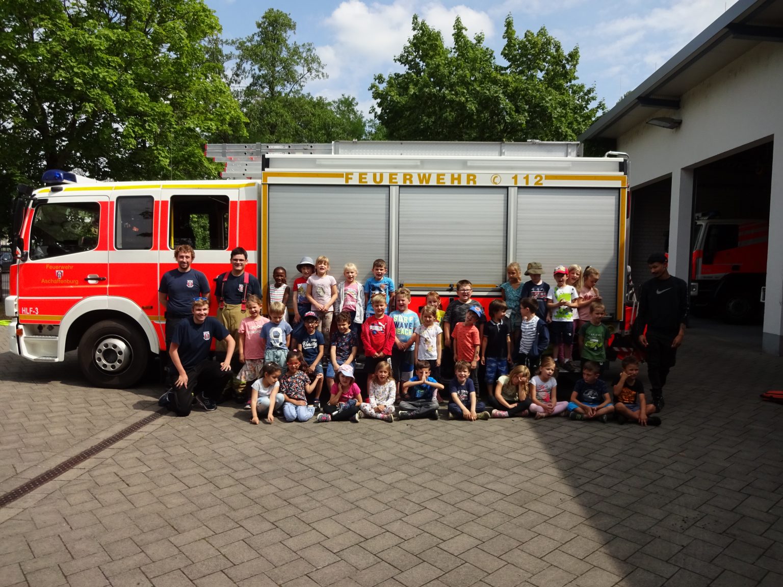 Kindergarten Regenbogenland besucht Dämmer Feuerwehr – Feuerwehr Damm